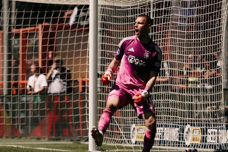 Maarten Paes Jadi Andalan di Gawang, Ajax Pastikan Tiket Playoff Conference League
