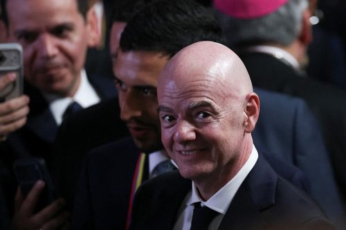 Saat Ditanya Soal Skandal Piala Dunia, Presiden FIFA Ini Justru Puji Rambut Wartawan