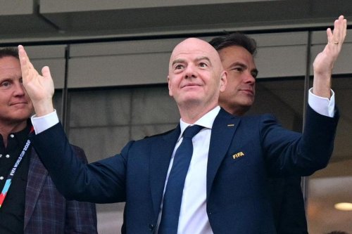 Spanduk 'Infantino Assasino' dan 'FIFA Mafia' Berkibar di Lyon, Suporter Prancis Murka