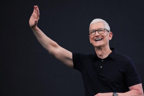 Pesta Perpisahan Digelar, Tim Cook Resmi Serahkan Kursi CEO Apple ke John Ternus