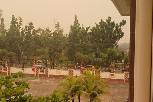 Langit Pontianak Berubah Kuning Kecokelatan, BMKG Ungkap Penyebab dan Jarak Pandang Anjlok