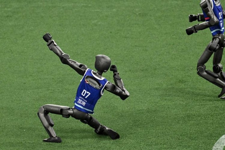 Robot Humanoid di Beijing Tiru Selebrasi 'Siuuu' Ronaldo, Ini Kemampuan Lainnya