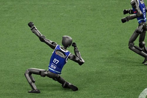 Robot Humanoid di Beijing Tiru Selebrasi 'Siuuu' Ronaldo, Ini Kemampuan Lainnya