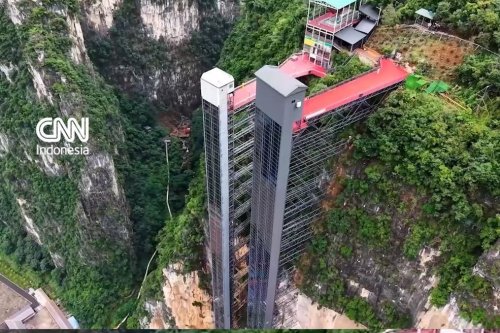 China Bangun Lift Kaca 280 Meter di Tebing, Anak Sekolah Tak Lagi Susuri Jalan Berbahaya