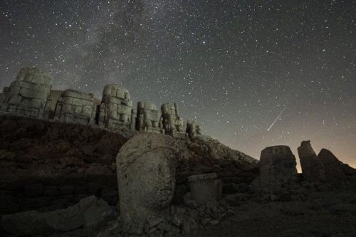 Malam Ini Puncak Hujan Meteor Perseid, Ini Waktu Terbaik dan Cara Menyaksikannya