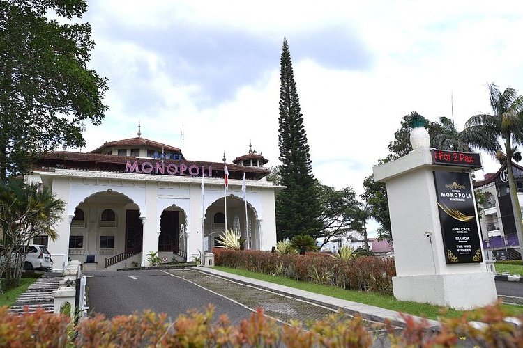 Monopoli Hotel Bukittinggi Cari Sales Executive, Gaji hingga Rp4,5 Juta plus Komisi dan Bonus