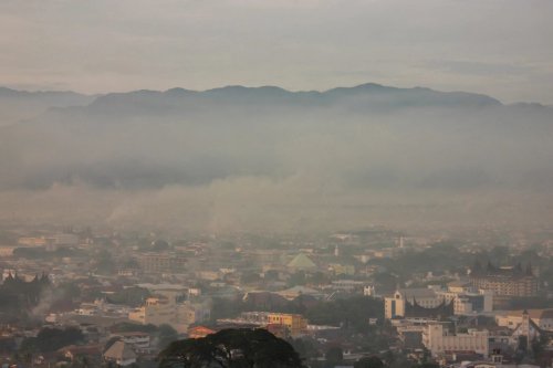 Kabut Asap Masih Kepung Sumbar, Kualitas Udara Padang di Level Berbahaya