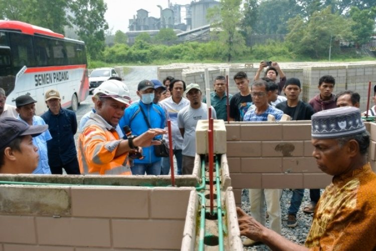 36 Tukang di Padang Dilatih Pasang SEPABLOCK, Siap Garap 1.000 Huntap di Sumbar