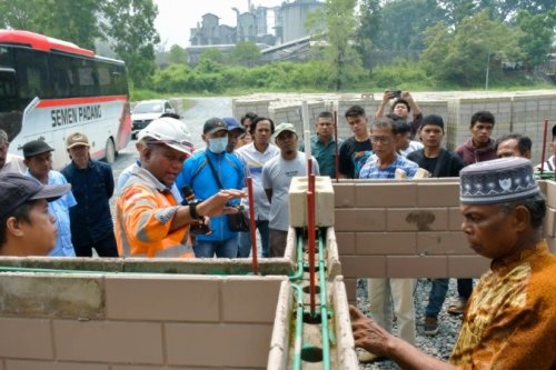 36 Tukang di Padang Dilatih Pasang SEPABLOCK, Siap Garap 1.000 Huntap di Sumbar