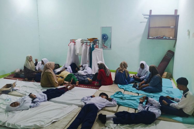 Ratusan Siswa MTsN 1 Pariaman Diduga Keracunan Usai Santap MBG, Warga Ikut Buang Makanan