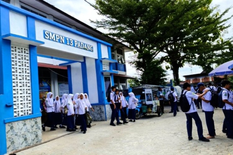 Kembali Sekolah Senin, Siswa SD dan SMP Padang Wajib Masker dan Dilarang Olahraga di Luar Ruangan