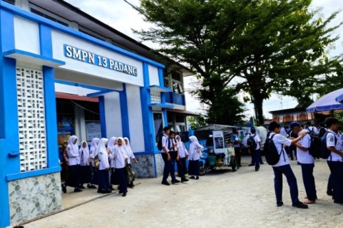 Kembali Sekolah Senin, Siswa SD dan SMP Padang Wajib Masker dan Dilarang Olahraga di Luar Ruangan