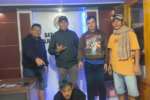 Polisi Sijunjung Ringkus Petani Bawa Tiga Paket Sabu di Dalam Casing HP