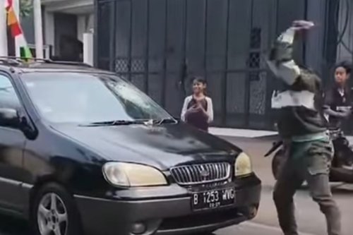 Data Pelaku Sudah Dipegang Polisi, Pria Pelempar Batu ke Mobil di Jagakarsa Masih Diburu