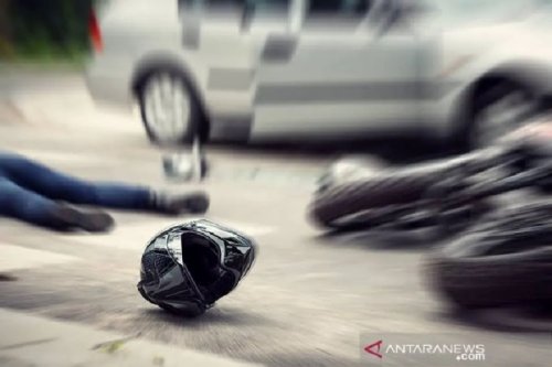 Mobil Avanza Ugal-ugalan Terobos Trotoar di Meruya, Empat Motor Jadi Sasaran hingga Pengemudi Dikejar Warga