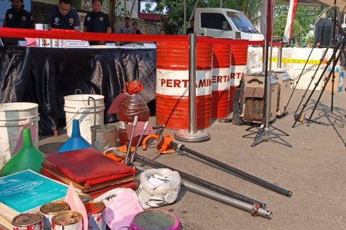 Oli Bekas Disulap Jadi Baru, Pabrik Ilegal di Jakbar Raup Rp864 Juta