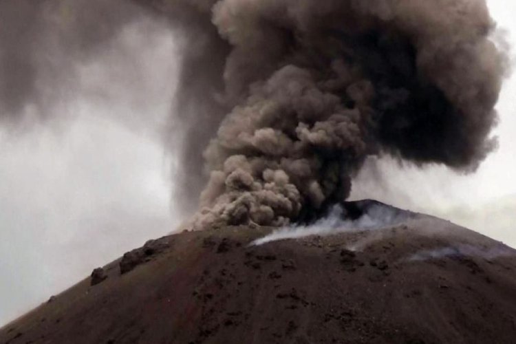 Pakar UGM Jelaskan Mengapa 6 Gunung Api di Indonesia Meletus Hampir Bersamaan