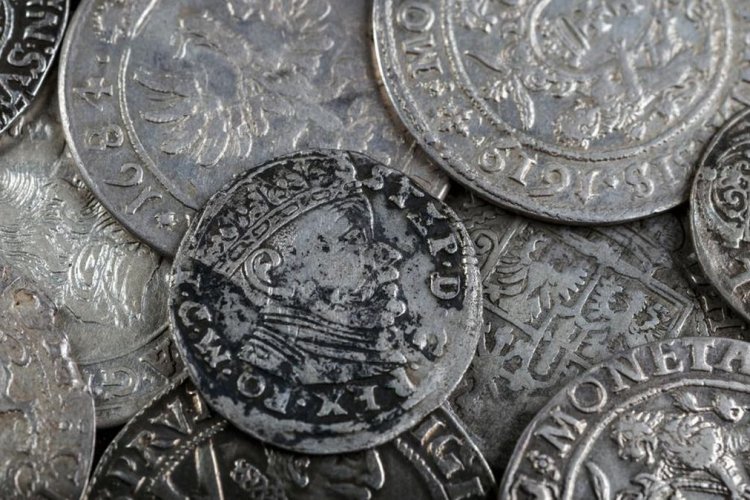 Pria di Denmark Kaget Temukan 18,5 Kg Perak Zaman Viking Saat Bangun Teras Rumah