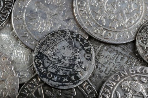 Pria di Denmark Kaget Temukan 18,5 Kg Perak Zaman Viking Saat Bangun Teras Rumah