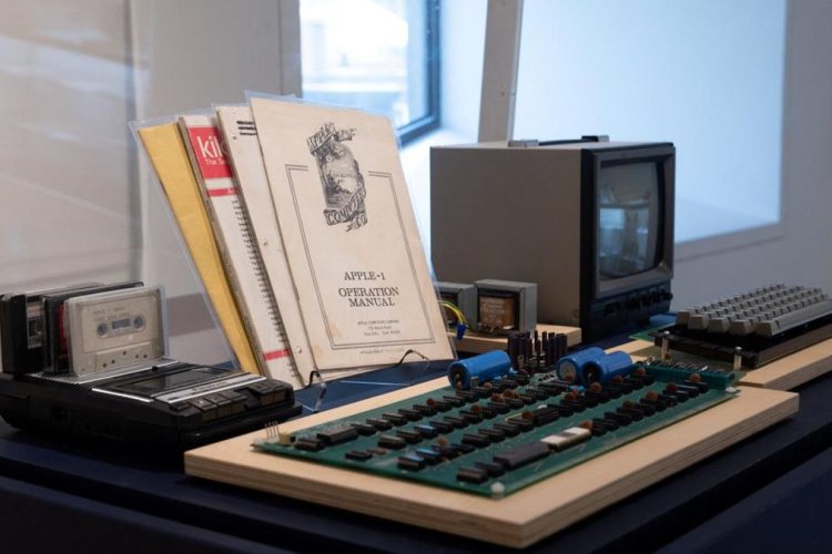 Apple I Langka Bertanda Tangan Wozniak Masuk Lelang, Harga Bisa Tembus Rp14 Miliar