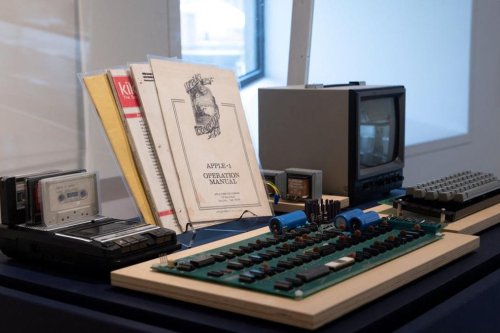Apple I Langka Bertanda Tangan Wozniak Masuk Lelang, Harga Bisa Tembus Rp14 Miliar
