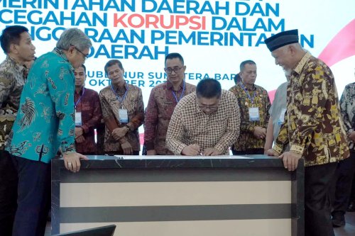 Wali Kota Padang Panjang Teken Komitmen Antikorupsi, Fokus pada Anggaran dan Pengadaan Barang