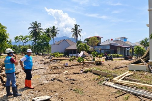 PLN Kejar Pemulihan Listrik di Padang, Dua Rumah Warga Terdampak Banjir Masih Diisolasi