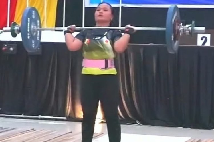 Lifter Kota Solok Jatuh hingga Tak Sadarkan Diri, Tetap Sumbang Dua Emas Porprov Sumbar