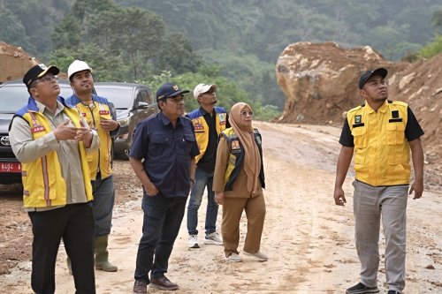Jalan Pasar Baru-Alahan Panjang Kembali Lebar, Waktu Tempuh Pesisir Selatan-Solok Dipangkas 4 Jam
