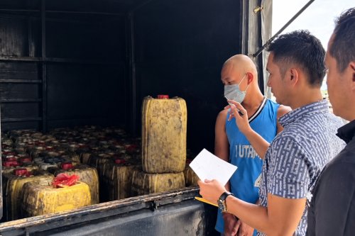 Polisi Bekuk Pemuda Bawa 900 Liter Solar Subsidi di Pikap, Pelaku Utama Kabur