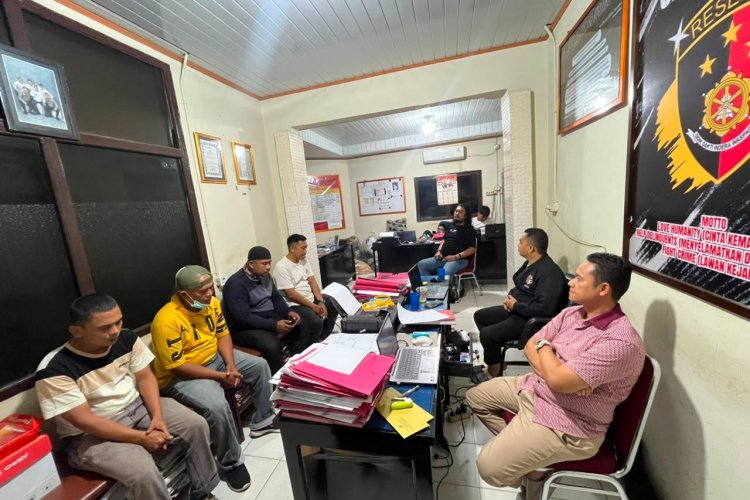 Dua Pria Hentikan Pengendara Motor di Solok, Diduga Debt Collector Tanpa Surat Tugas Kini Diamankan Polisi