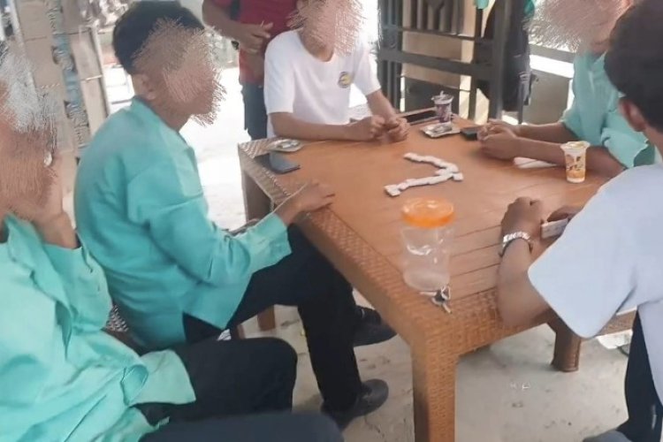 Lima Pelajar Bolos di Padang Kepergok Main Domino, Satpol PP Langsung Bawa ke Mako