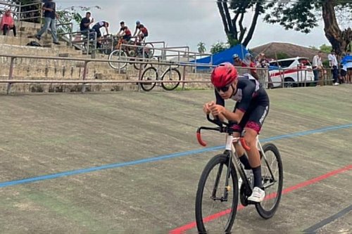 Radit Saroni Panen Tiga Emas di Porprov Sumbar 2026, Kota Padang Kokoh di Puncak Klasemen Balap Sepeda
