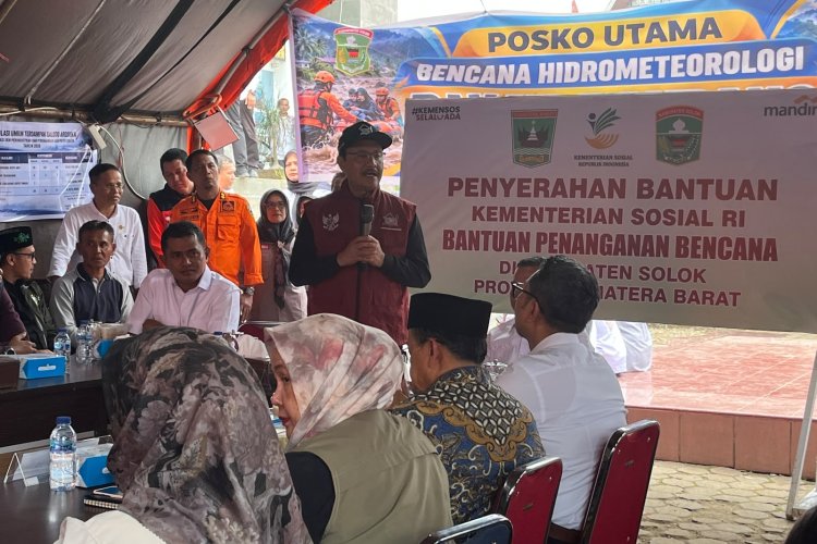 Mensos Syaifullah Yusuf Tinjau Lokasi Banjir Arosuka, Minta Pendataan Warga Terdampak Galodo Akurat