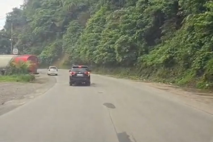 Solar Tumpah di Sitinjau Lauik Bikin Antrean 4 Kilometer, Jalur Padang-Solok Kini Pulih