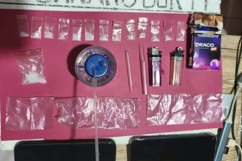 Polisi Sijunjung Gerebek Rumah Warga, 14 Paket Sabu Ditemukan Tersembunyi di Samping Bantal
