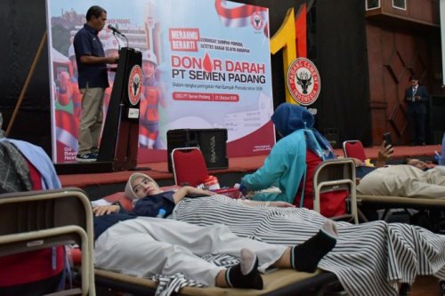 Donor Darah Sumpah Pemuda Semen Padang Tembus 412 Kantong, Lampaui Target
