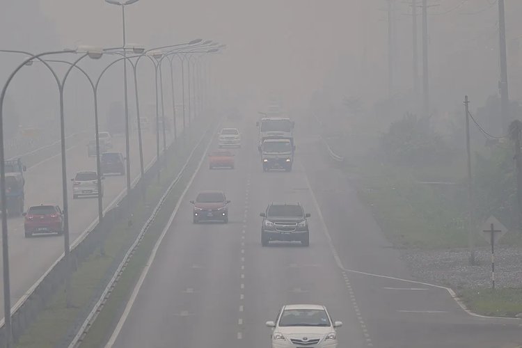 Jerebu Masih Selimuti Sumbar, Waspadai Hujan Petir di Empat Daerah Siang Ini