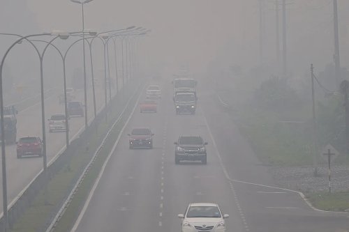 Jerebu Masih Selimuti Sumbar, Waspadai Hujan Petir di Empat Daerah Siang Ini