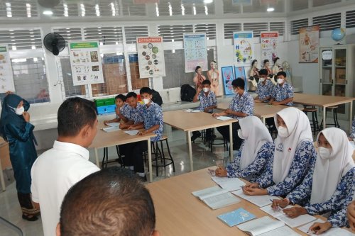 Kabut Asap Masih Pekat, Siswa SD dan SMP di Kabupaten Solok Kembali Diminta Belajar dari Rumah