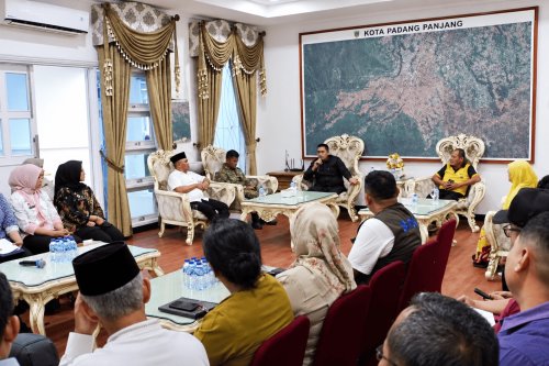 Wali Kota Padang Panjang Desak Sidak Wajib Dapur MBG Usai Limbah Cemari Kolam Ikan