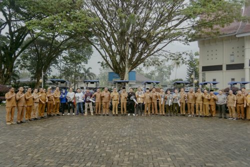 Bupati Khairunas Serahkan 8 Traktor ke Kelompok Tani Solok Selatan, Ini Daftar Penerimanya