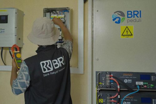 BRI Peduli Pasang PLTS di Desa hingga Bantuan Energi Surya untuk Korban Bencana Sumatera
