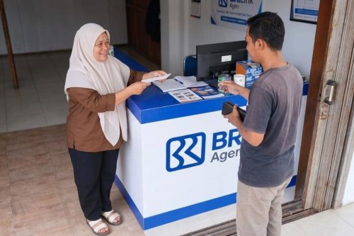 Bawa Mesin EDC ke Pengajian, Agen BRILink Erni Kini Catat 6.000 Transaksi per Bulan