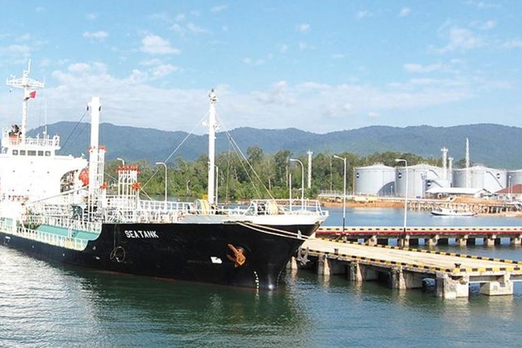 Badai Ancam Kilang Minyak AS, Harga Brent Melonjak Tembus US$101 per Barel