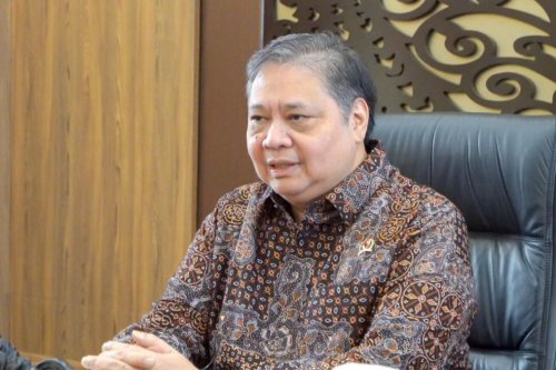 Bea Masuk AS Terlalu Tinggi, Airlangga Pilih Kembangkan Pasar Panel Surya Dalam Negeri