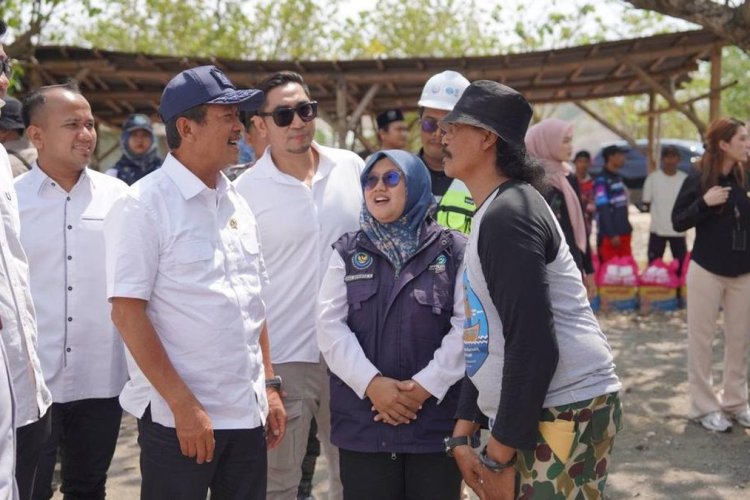 Trenggono Cek Langsung 3 Kampung Nelayan di Jember, Pastikan Bantuan Benar-benar Dirasa Nelayan