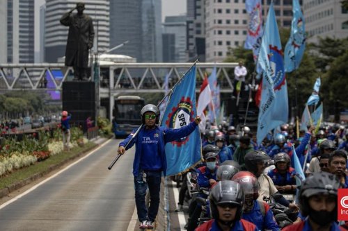 Buruh Gelar Aksi Bergelombang di 38 Provinsi, Tuntut Upah Minimum 2027 Naik Hingga 9,5 Persen