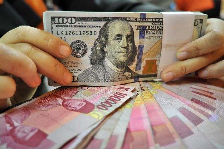 Dolar AS Perkasa 18 Bulan, Rupiah Terpuruk ke Rp17.917 Sore Ini