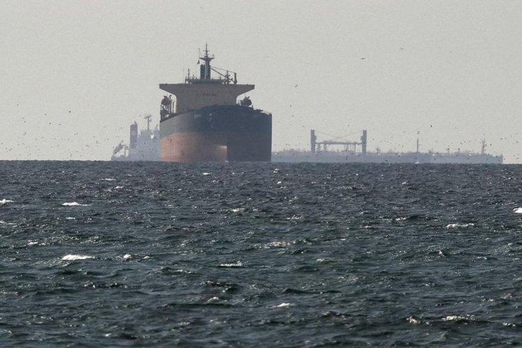 IRGC Sebut Tiga Tanker Meledak Usai Tabrak Ranjau di Selat Hormuz, Satu Kapal Lain Ikut Terbakar